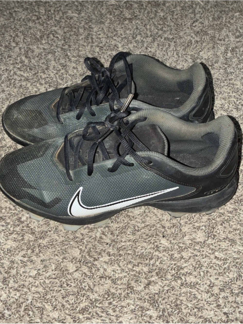 Nike Men’s Mike Trout size 8 Black Athletic Cleats with White Swoosh